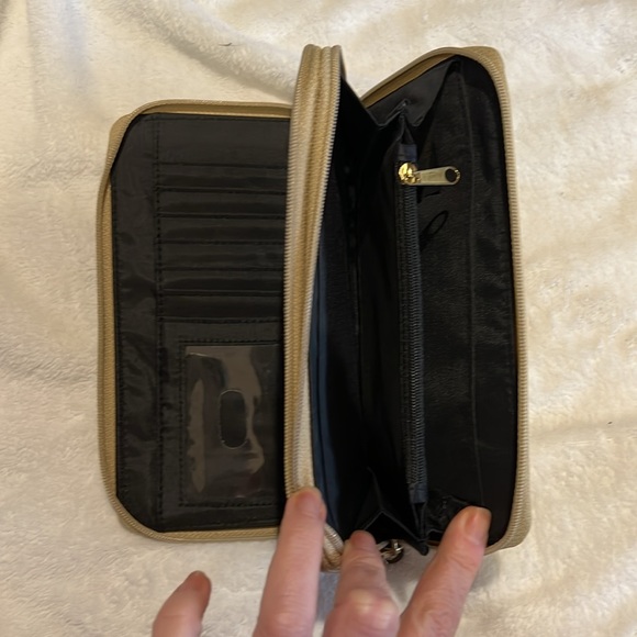 Gold metallic double zipper wallet - Picture 4 of 6